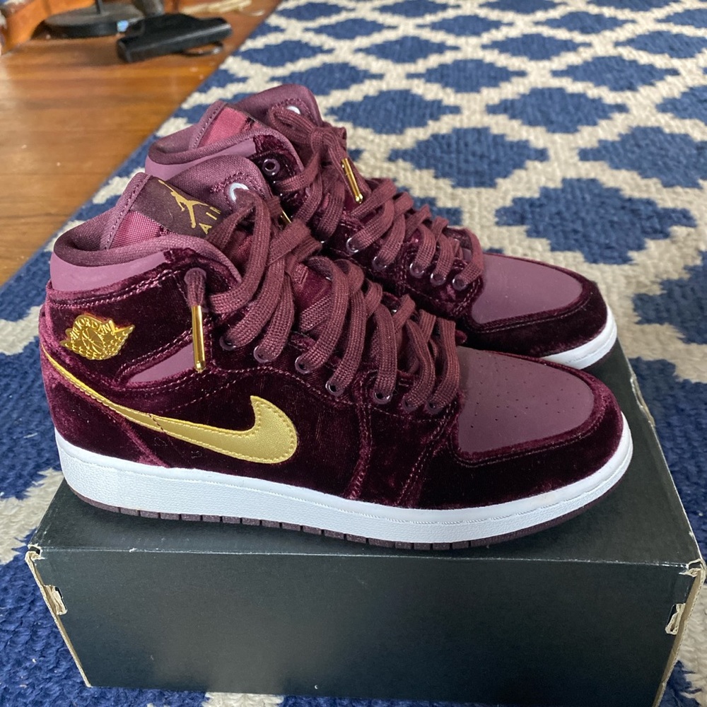Jordan retro 1 heiress velvet